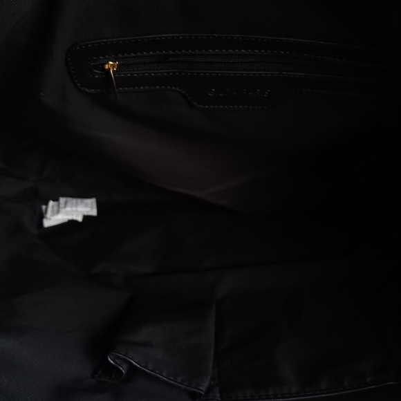 Gilda Paris Chic Black Quilted Tote with Gold Chain Accents - Picture 8 of 14